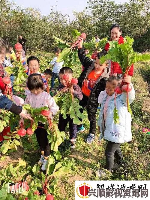 两人世界高清完整版免费观看拔萝卜打牌不盖铺，体现了生活中的简单乐趣与人际间的真诚互动，值得珍惜与回味。