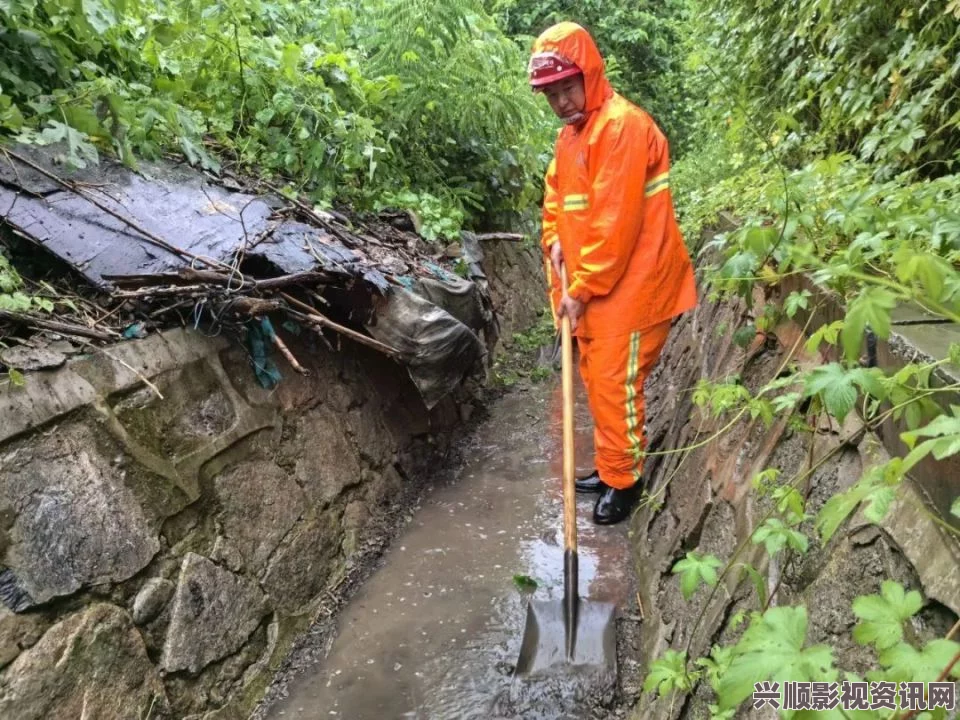 黑土用脚踩敌人：在这个极富象征意义的画面中，展示了坚韧不拔的精神和勇敢反抗的不屈斗志。