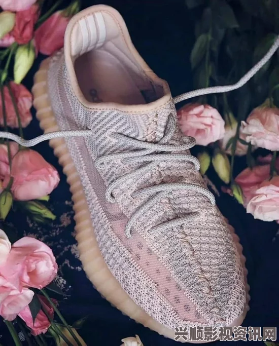 后Yeezy 380蜜桃粉与白色的时尚搭配解析与流行趋势