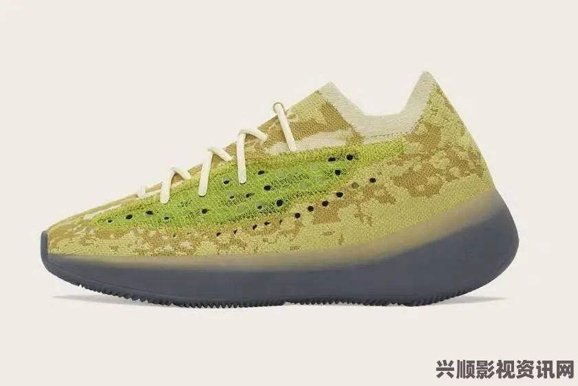 后Yeezy 380蜜桃粉与白色的时尚搭配解析与流行趋势