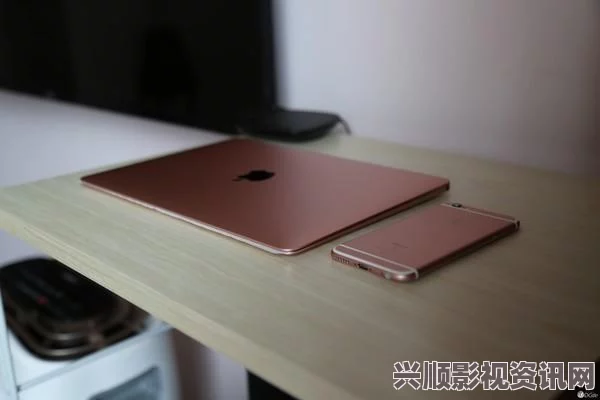 在科技与时尚交汇的时代，揭秘MacBook少女的独特魅力与生活方式