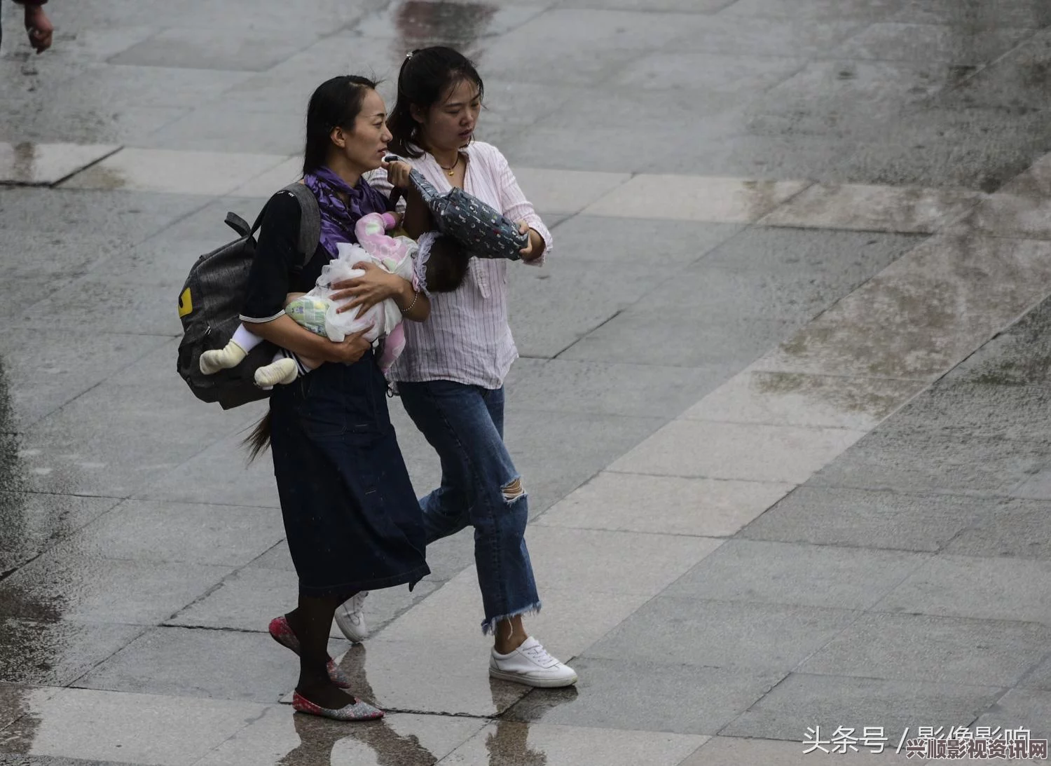 宝宝今晚不带小雨伞，如何让他在雨中快乐无忧？