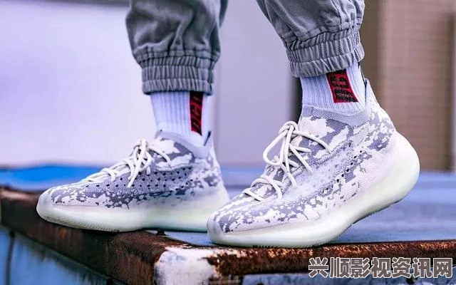 Yeezy 380水蜜桃配色解析：时尚潮流与舒适兼具的完美选择